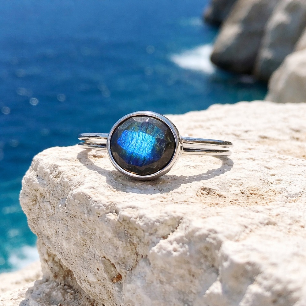 Labradorite Ring - Picture 5 of 13